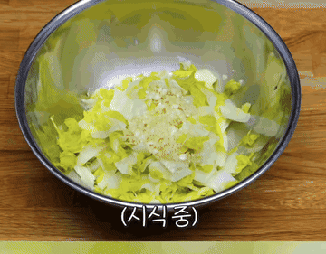 알배추를 데쳐주세요 너무 맛있어서 또 사러 갑니다2/2#양배추 #요리 조리과정 5