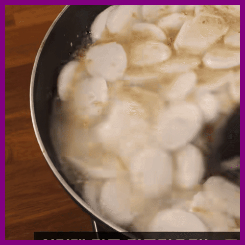 냉동실 잠자는 떡국떡, 10배 맛있게 살리는 '초간단 단짠 졸임떡' 비법!
