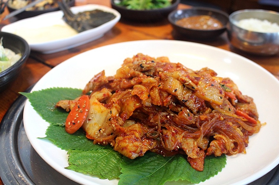 밥 두 공기 비우는 돼지고기 김치 두루치기 실패 없는 황금 레시피 - 오늘살림