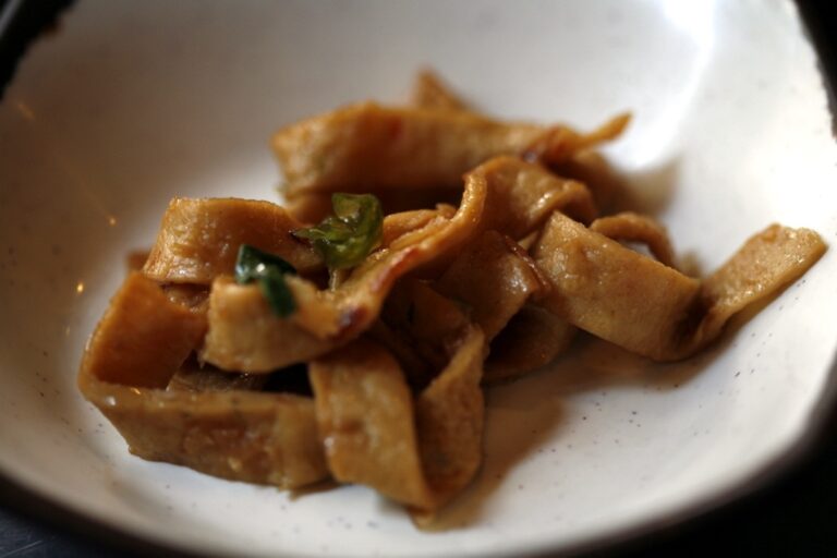 고기보다 맛있는 3천 원의 행복 쫄깃함이 폭발하는 간장 어묵볶음 - 오늘살림
