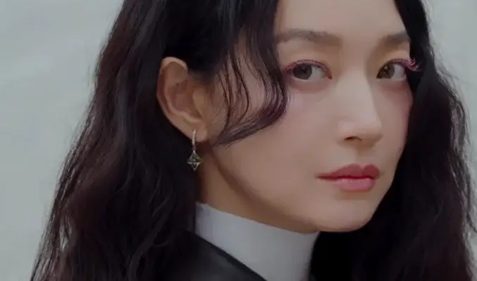 신민아 Y2K 패션 화보, 20년 전 쎄씨 감성 그대로 돌아온 마리끌레르 8월호 스타일 분석