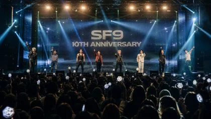 SF9 단체 무대 이미지