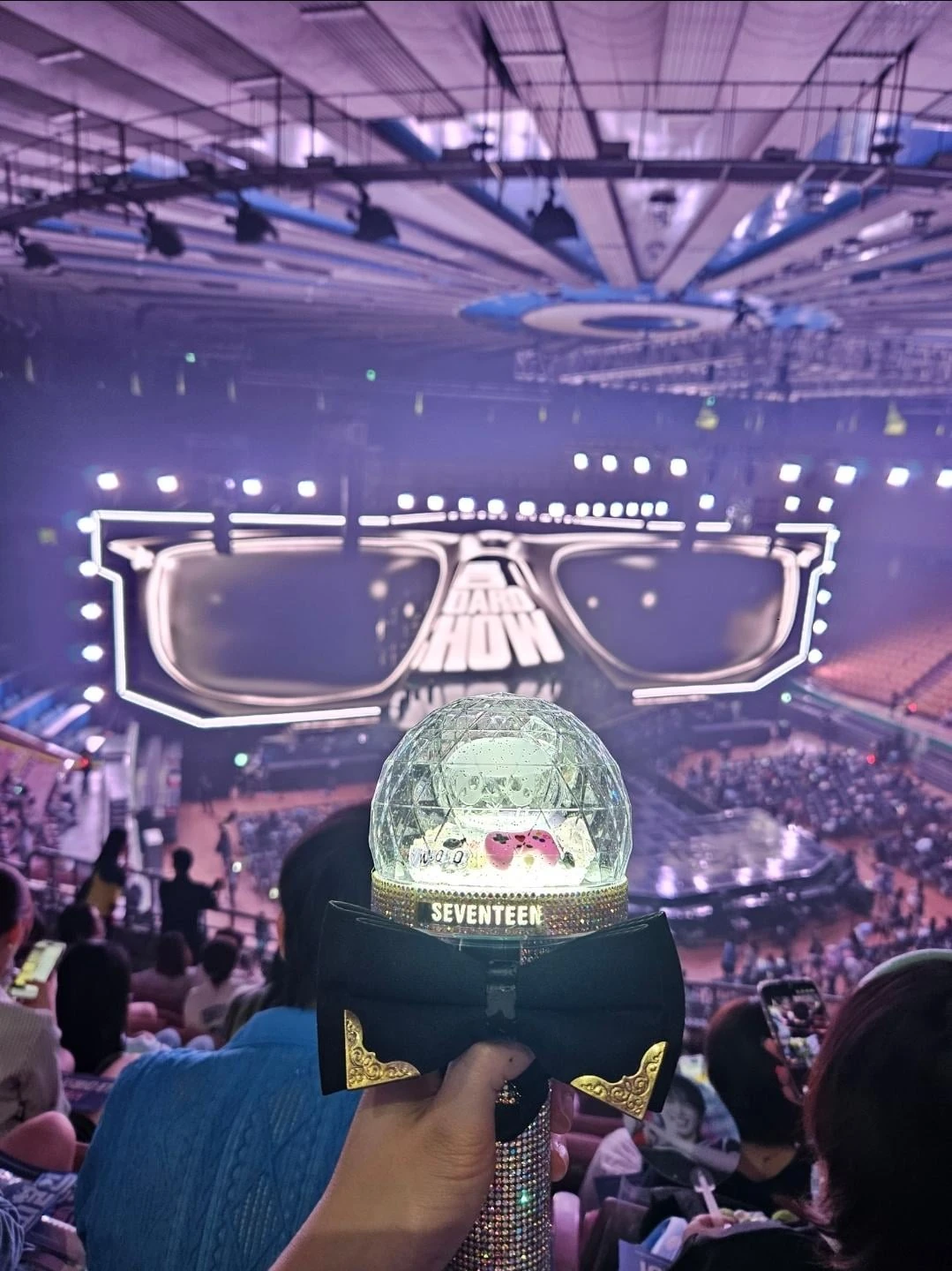 디노의 콘서트 무대 이미지