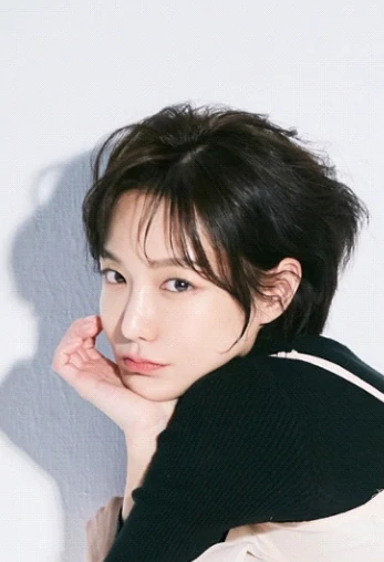 신소율의 밝은 미소 이미지