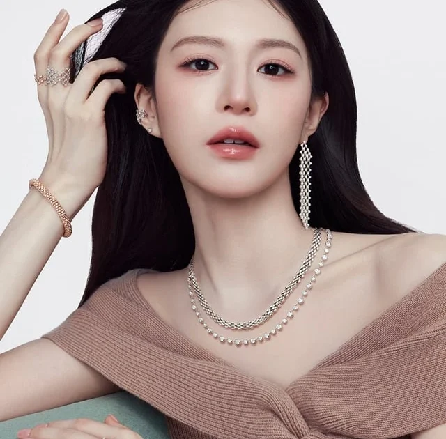 고윤정 가을 주얼리 화보, 작은 반짝임으로 완성하는 계절의 분위기
