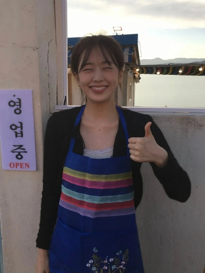 안유진 식당 운영 이미지