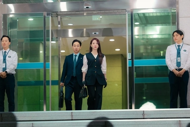 박은빈 검찰청 출석 장면 이미지