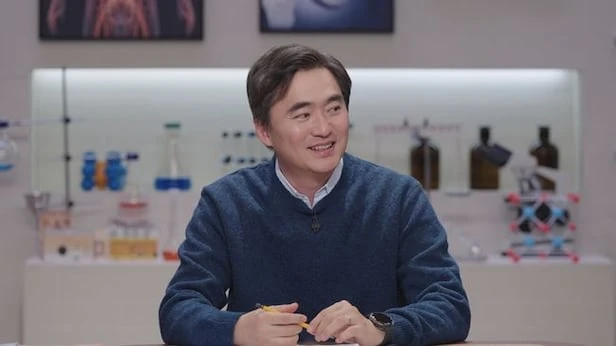 세포 과학 주제를 다루는 세개의 시선 방송 화면