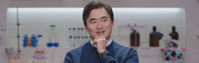 세개의 시선 출연진이 과학 주제를 설명하는 장면