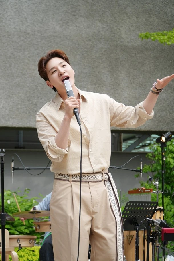 김민석 라이브 무대 이미지